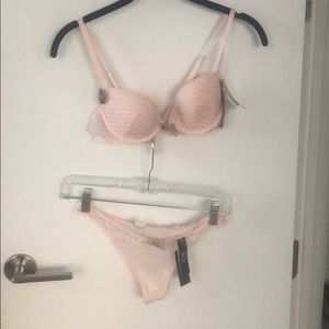 Huit light pink lingerie set